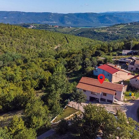 2 Bedroom Amazing Home In Rakotule Esterno foto